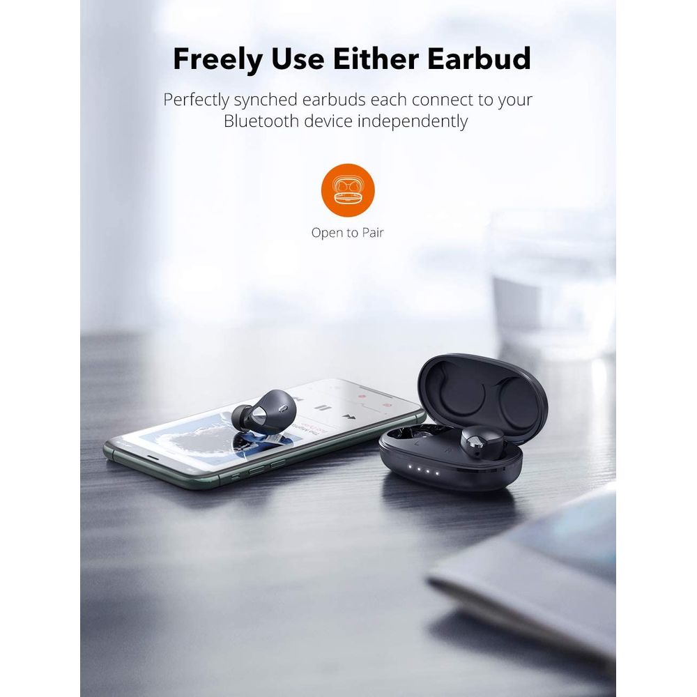  Freely use either earbud.
